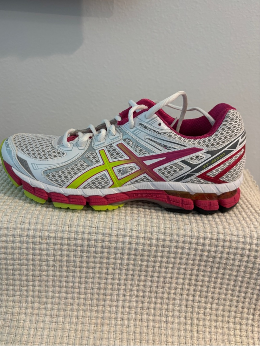 NWOT ASICS GT 2000